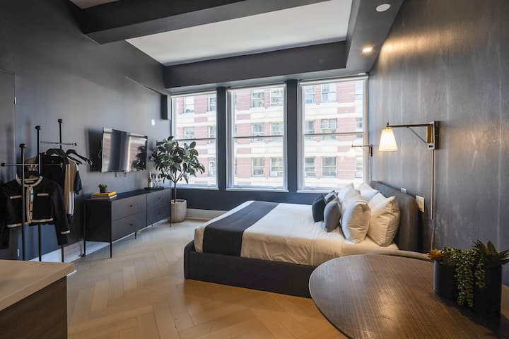 Broadway Hotel In The Flatiron District - Queens, NY
