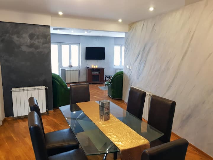 Centre Penthouse 180 M2 4 Bedrooms Great Price - Belgrado