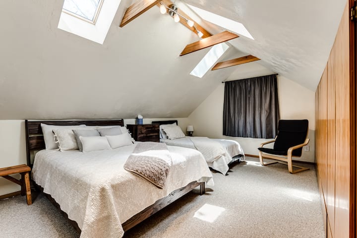 Cozy Loft Guesthouse  10 Min To Autzen - Eugene, OR