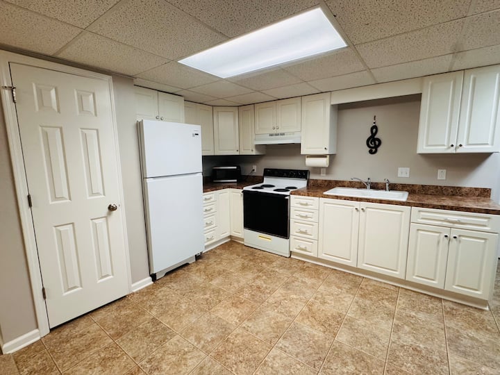 Basement Apartment That Sleeps 4 - Hickory, NC