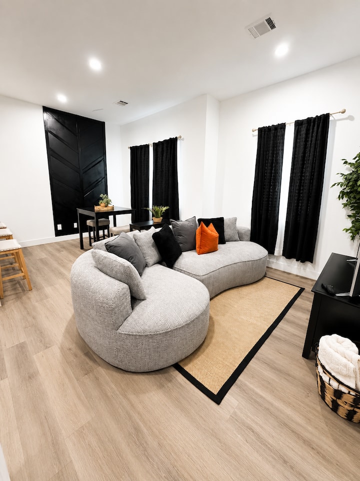 Houston Heights Townhome| Garage Parking - Houston, TX