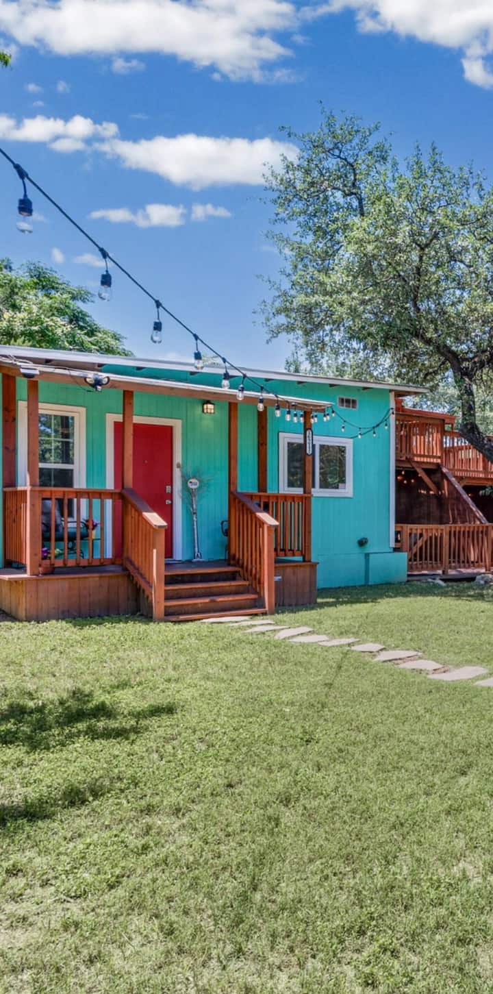 Welcome To Cozy Cabins! 
On Lake Travis-zen Home! - Lakeway, TX