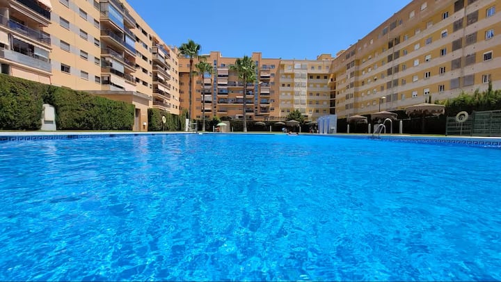 Mar De Calma: Familiar, Playa Piscina Y Parking - Malaga