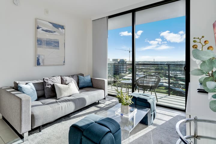 Modern 2br Oasis W/ Balcony & Skyline Views - Doral, FL