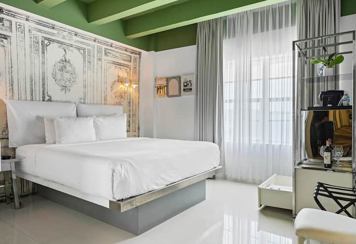 King Bed, Town House Hotel - South Beach, FL