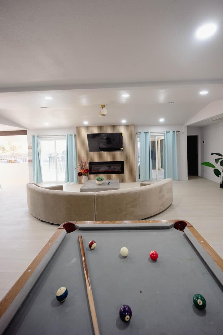 Luxury Family Friendly Villa - Las Vegas, NV