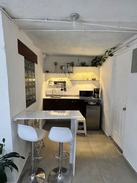 Top Airbnb: Bright apartment 2 blocks from ABC Hospital in Lomas De Santa Fe