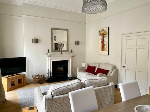 Successful Airbnb property: Stylish, Central Georgian Apartment, Bath in Charlcombe