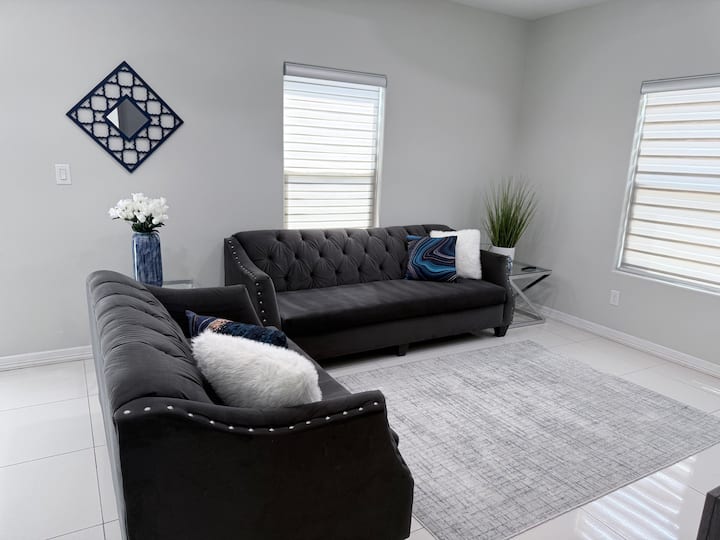 Modern 3br/2bth Suite - Edinburg, TX
