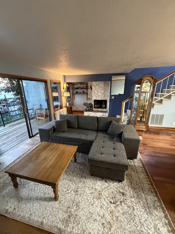 Riverfront Retreat - Vancouver, WA