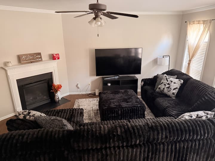 Home Away From Home | Cozy Private Suite Near Ksu - Kennesaw, GA