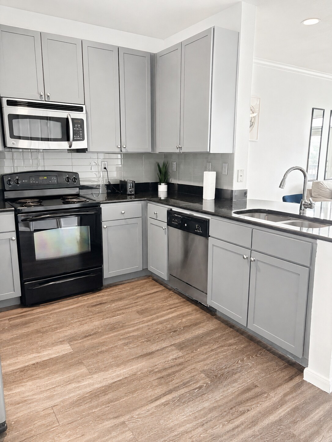 Downtown 1br/1ba unit free parking