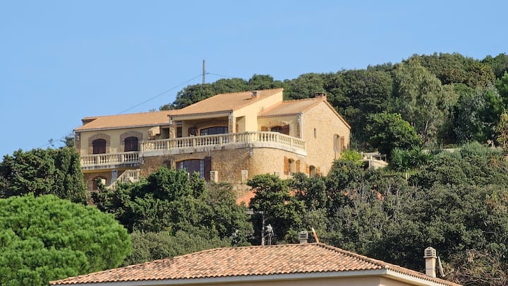 Appartement En Haut De Villa Vue Mer Avec Piscine - Propriano