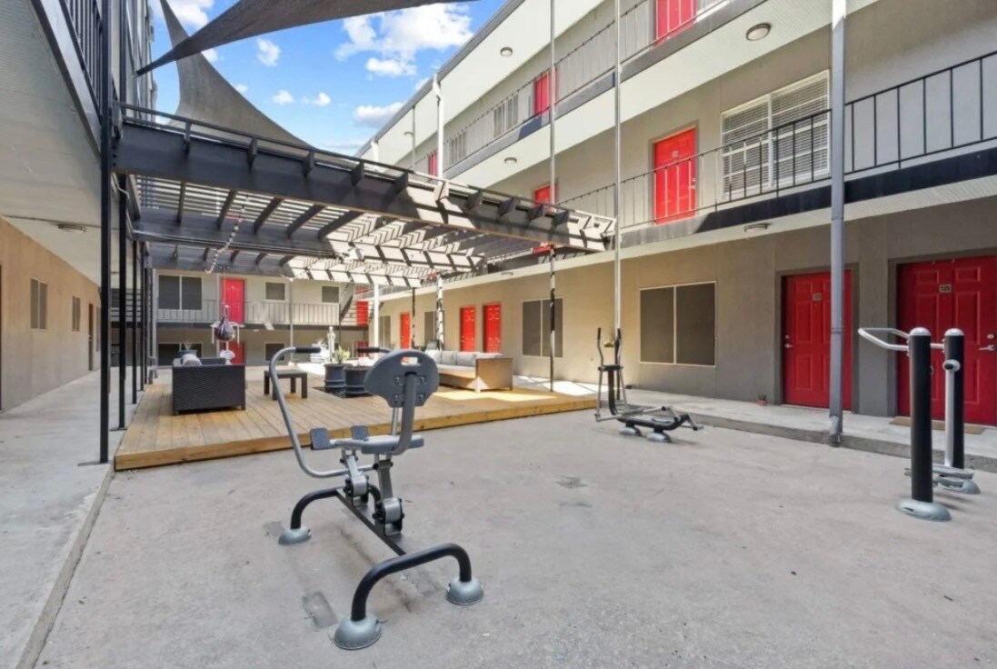 Cozy & Stylish Condo - 4 Mins from Downtown Austin