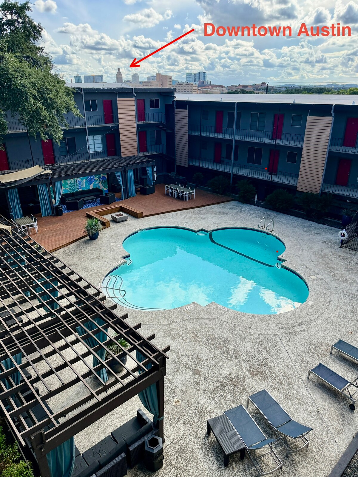 Cozy & Stylish Condo - 4 Mins from Downtown Austin