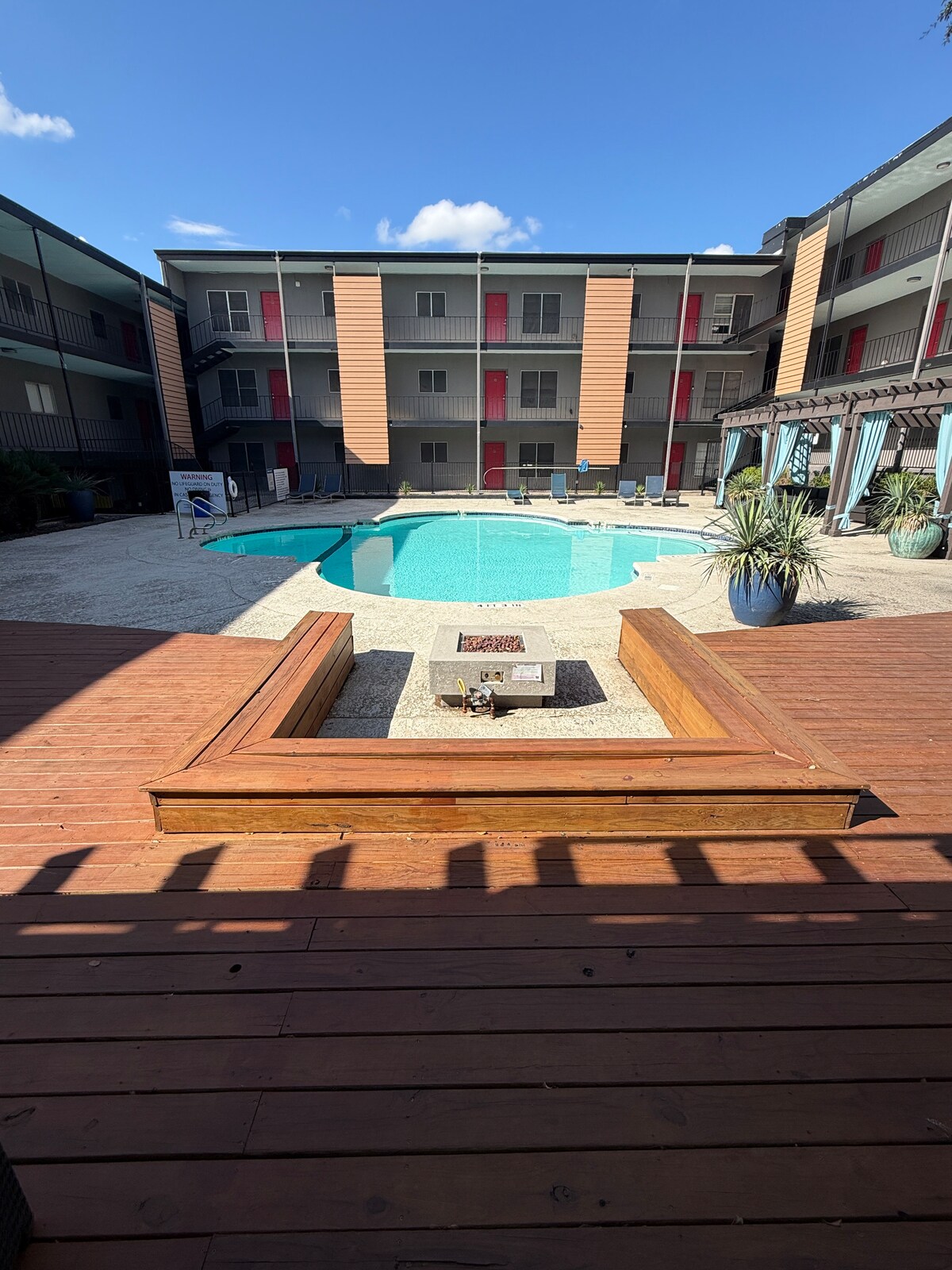 Cozy & Stylish Condo - 4 Mins from Downtown Austin