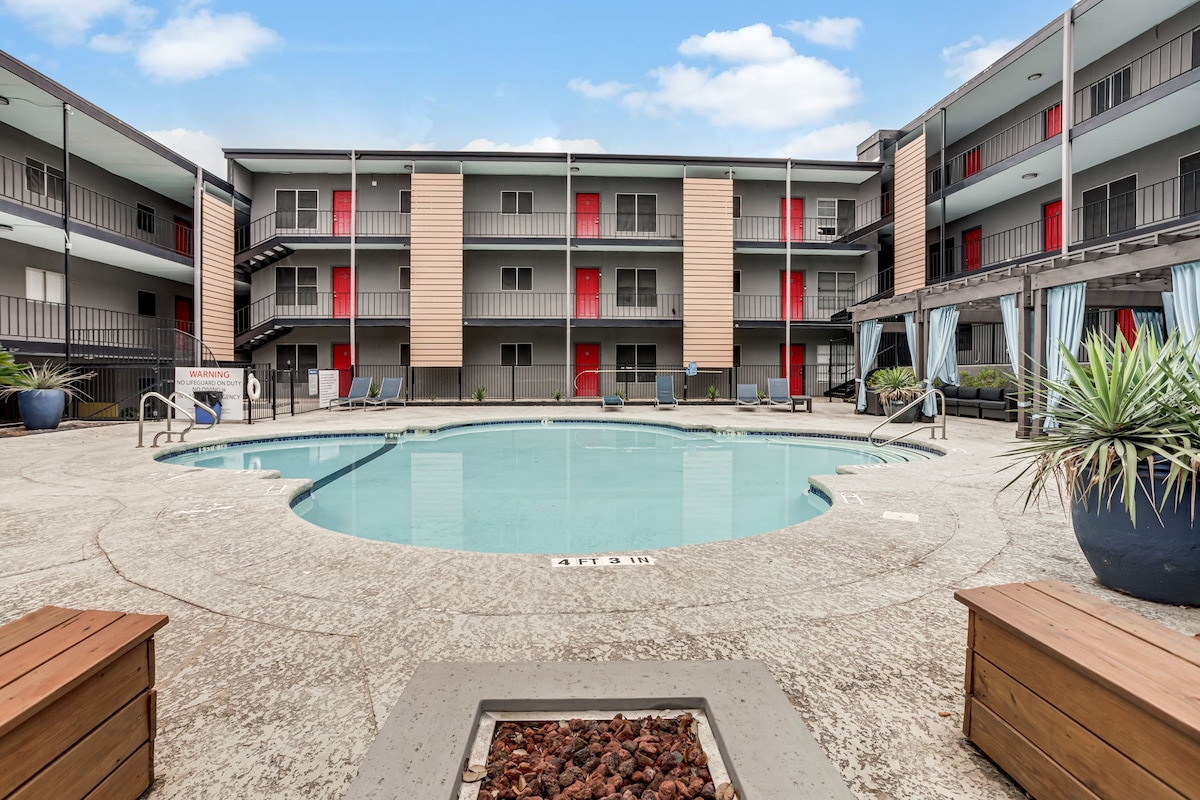 Cozy & Stylish Condo - 4 Mins from Downtown Austin