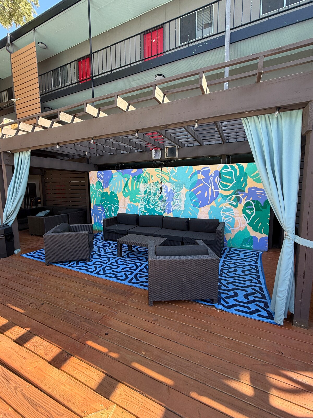 Cozy & Stylish Condo - 4 Mins from Downtown Austin