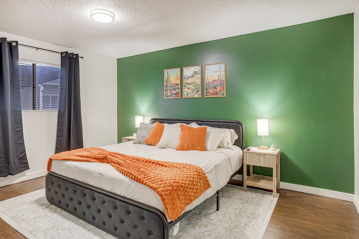 Cozy & Stylish Condo - 4 Mins from Downtown Austin