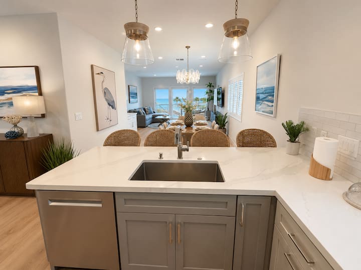 Charming Oceanside Coastal Retreat Main Level Unit - Oceanside, CA