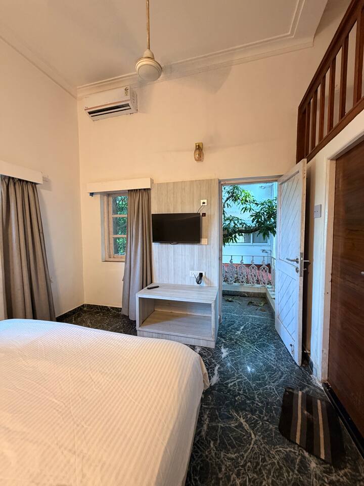 Bedroom 1 image 2