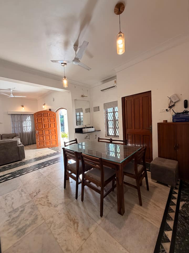 Dining area image 1