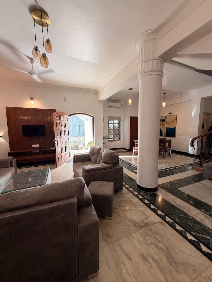 Living room image 8
