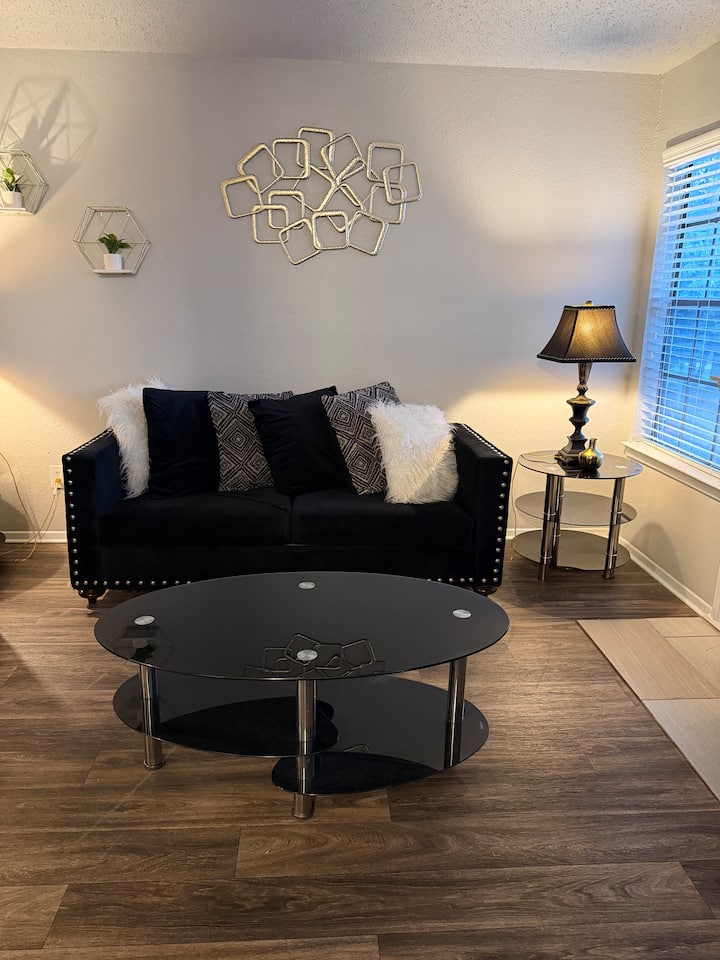 Cozy Southern Comfort 1 Bdrm 
 Texas Stadium Area - Arlington, TX