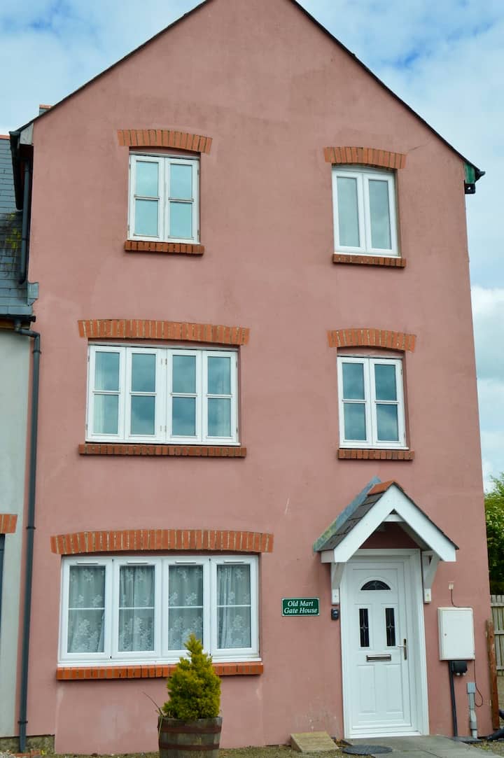 Pet-friendly Centre Of Narberth Ample Parking - Narberth