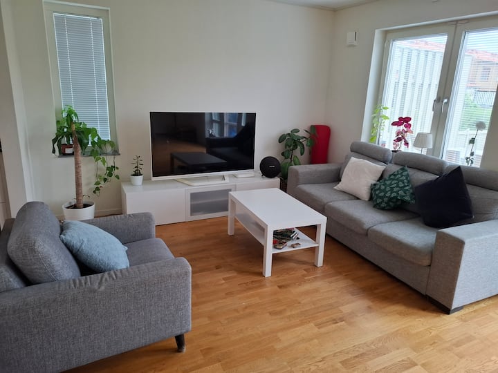 Modern House With Dual Home Offices - Rosersberg