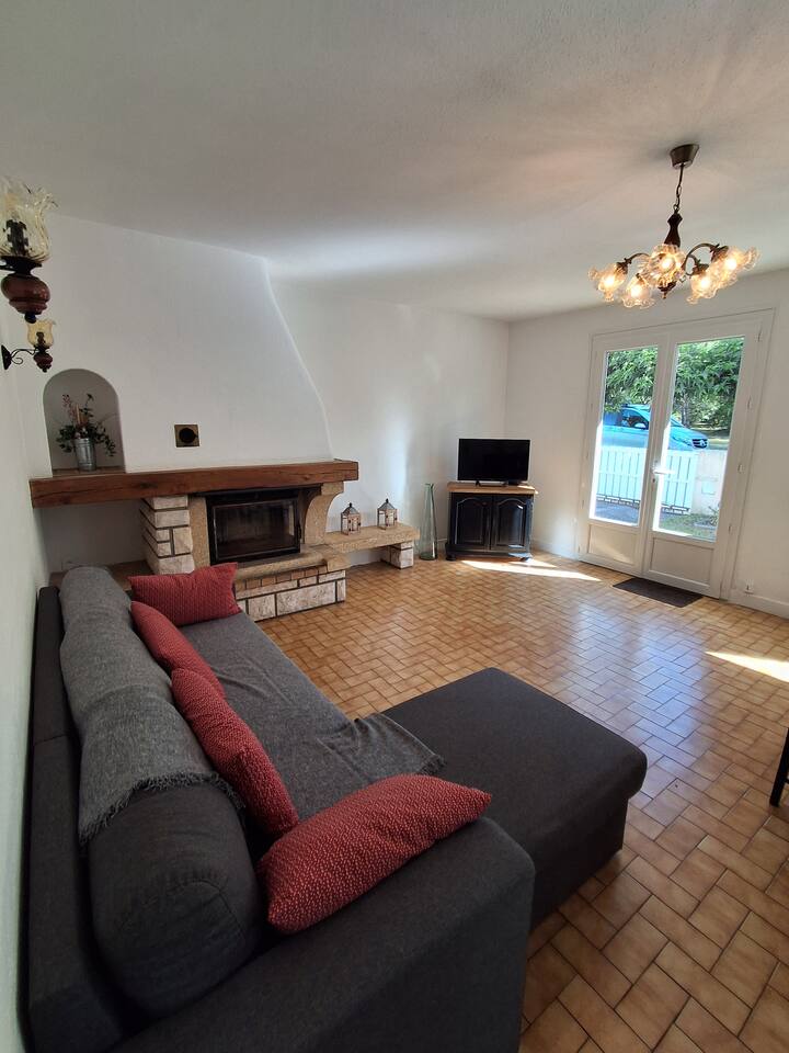 Maison Au Calme Avec Grand Jardin Et Terrasse - Josse