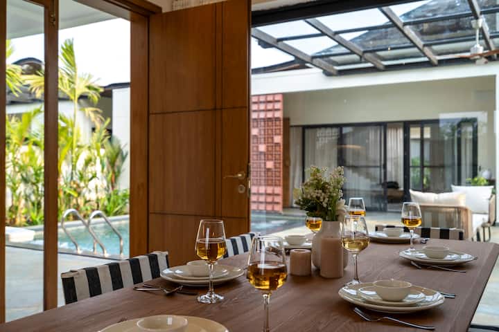 Dining area image 3