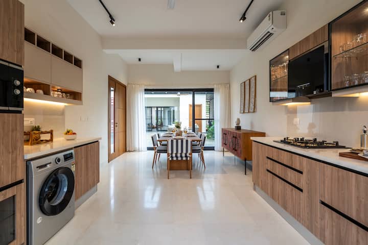 Full kitchen image 1