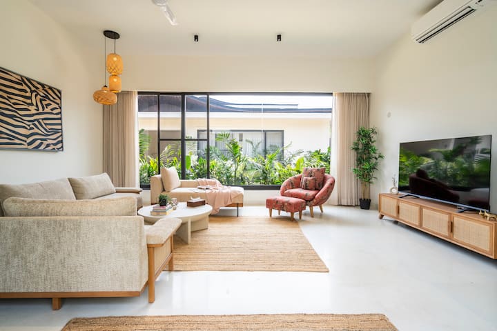 Living room image 4
