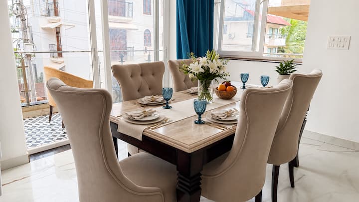 Dining area image 1