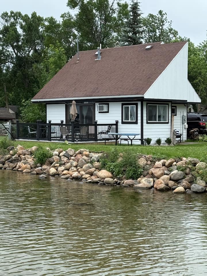 Cozy Cabin Steps From Beautiful North Long Lake ! - Brainerd, MN