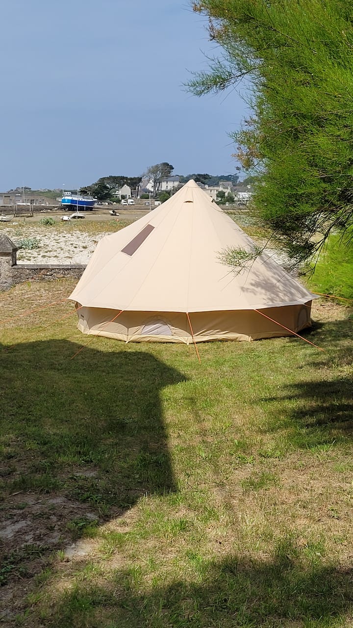 Yourte Aménagée Avec Un Lit Double - Porspoder