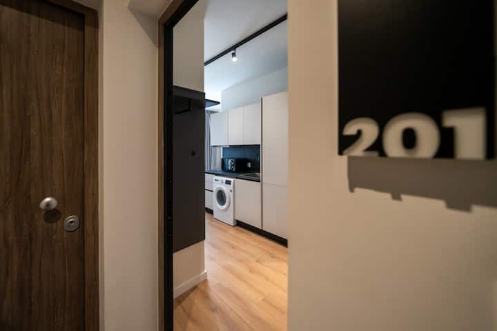 New Central Studio With Balcony - 리마솔