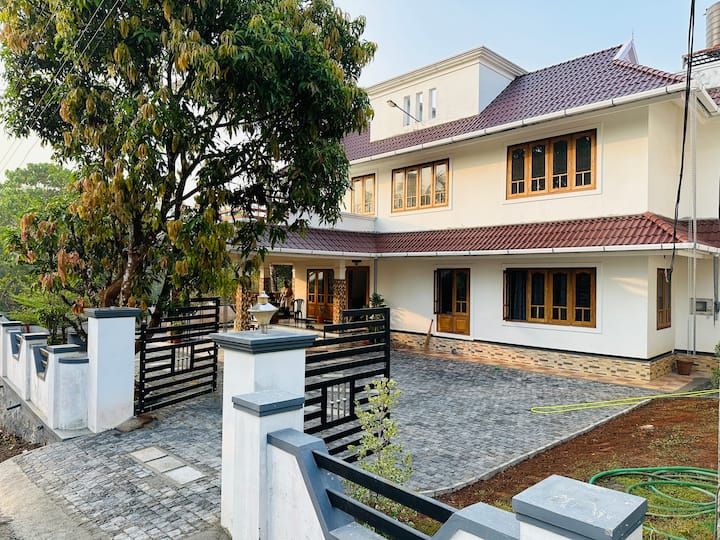 Ann's Villa | Private 4br Family Retreat - Thodupuzha
