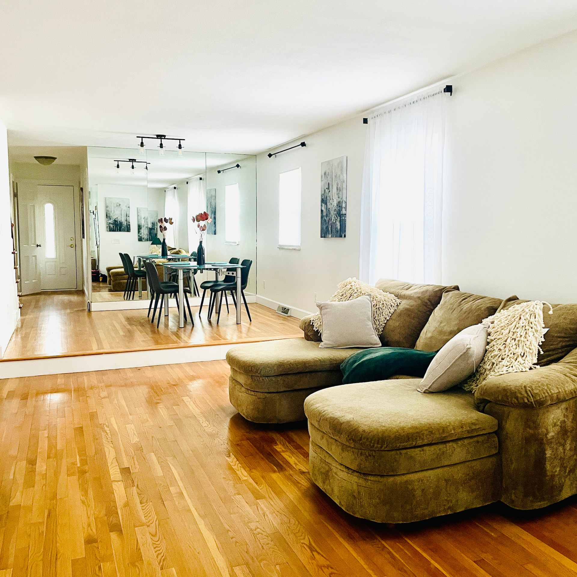 It’s wonderful townhouse excellent location