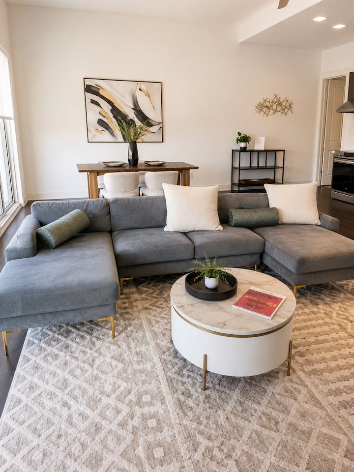 Luxury Cedars Loft | Downtown Views - Fair Park - South Dallas