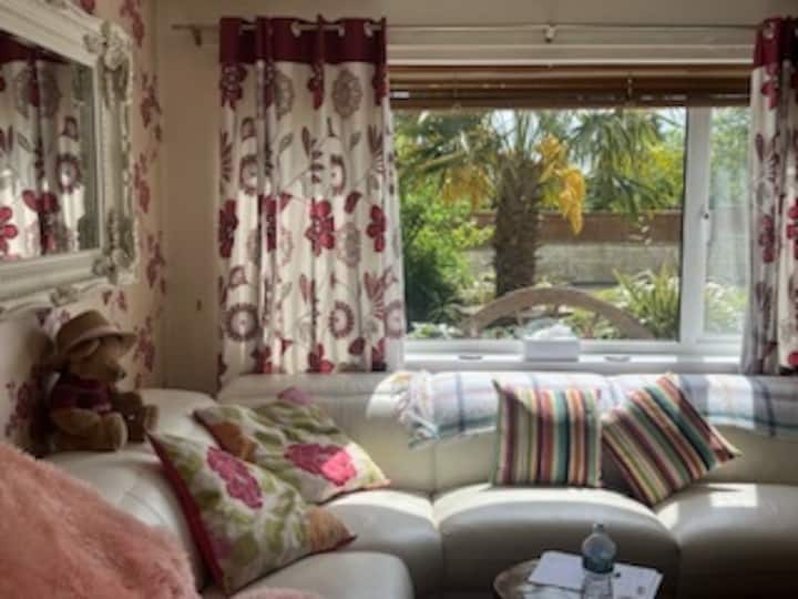 House Sleeps 6 With Enclosed Garden - Cirencester