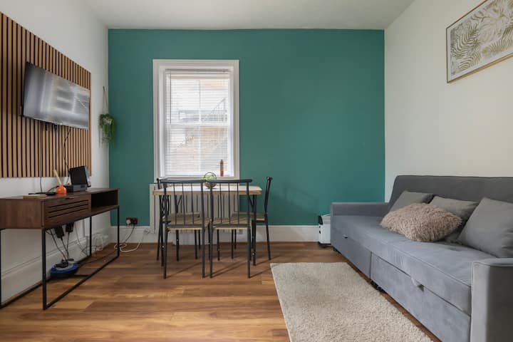 Stylish 2 Bed Apartment Near The Beach - Worthing Beach