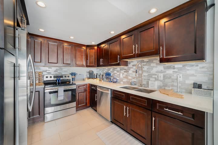 Oceanfront Oceanside Retreat With Balcony & 30-day - Oceanside, CA