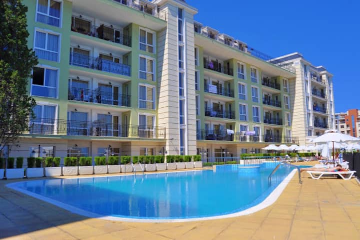 Студио с изглед море и басейн Festa Pomorie Resort - Pomorie