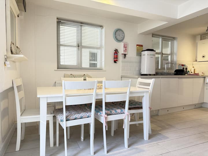 2 Lower Saltings, Stonesthrow From Porthmeor Beach - St Ives