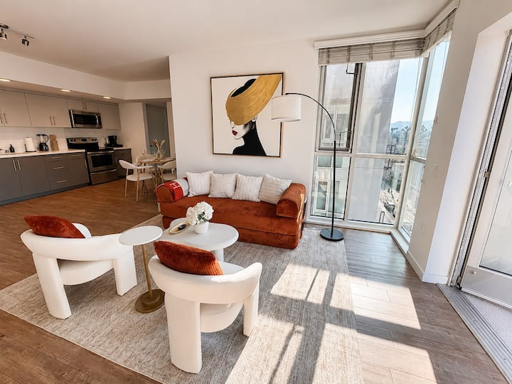 Stunning Views Hollywood Penthouse - West Hollywood, CA