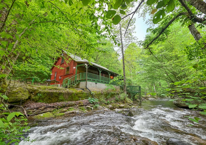 Larky Lodge On Trout Fishing Stream - Bryson City, NC