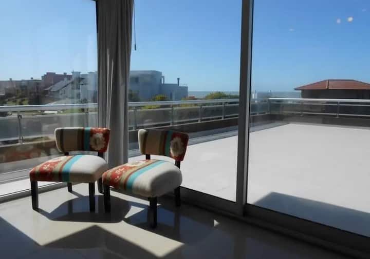 Hermosa Casa A Metros Del Mar Piscina Climatizada - Pinamar