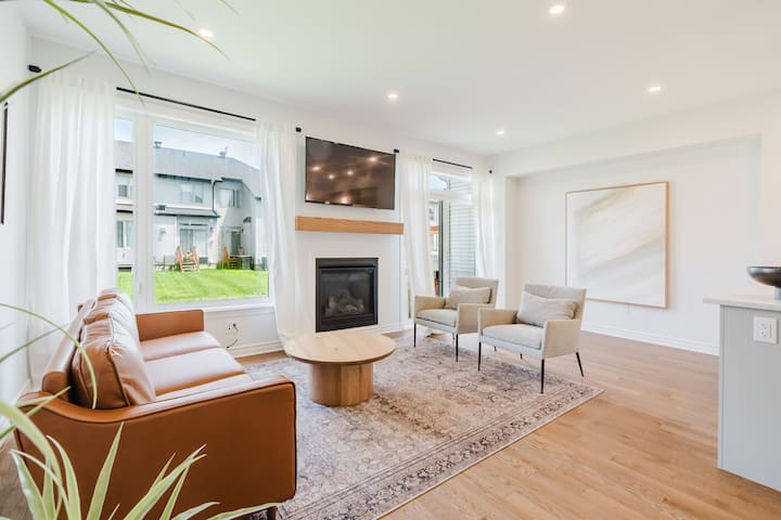 Spacious Family Home | Airport • Downtown - Ottawa